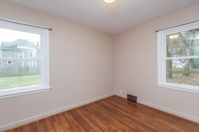 Building Photo - 135 S Fremont St