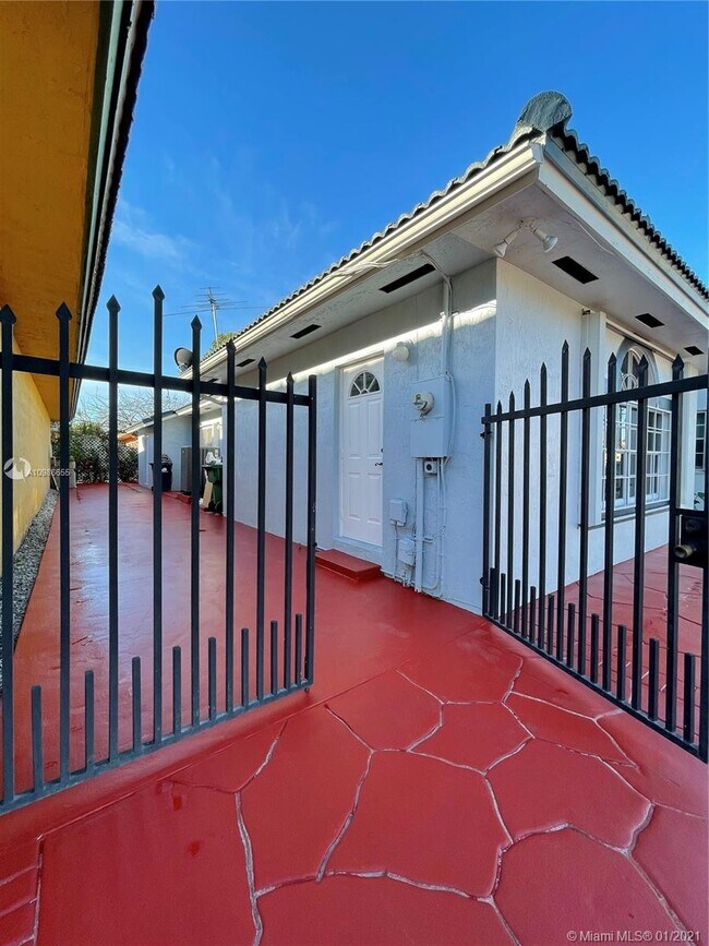Building Photo - 14180 SW 8th Terrace