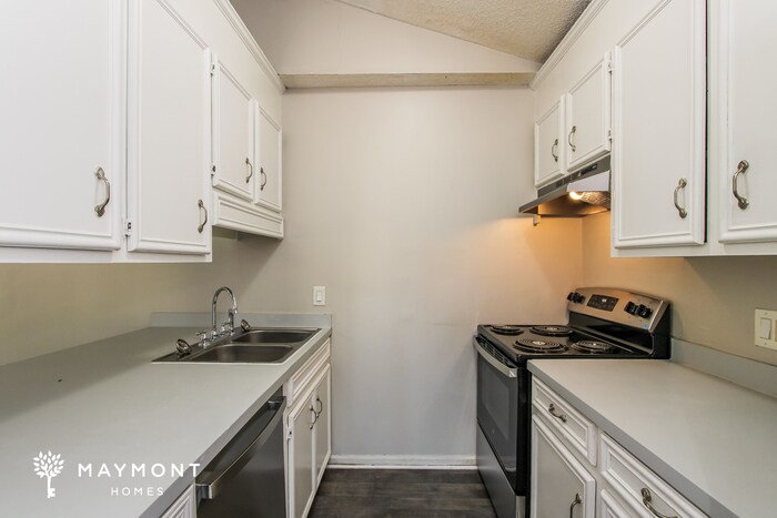 Building Photo - 346 Sprahler St