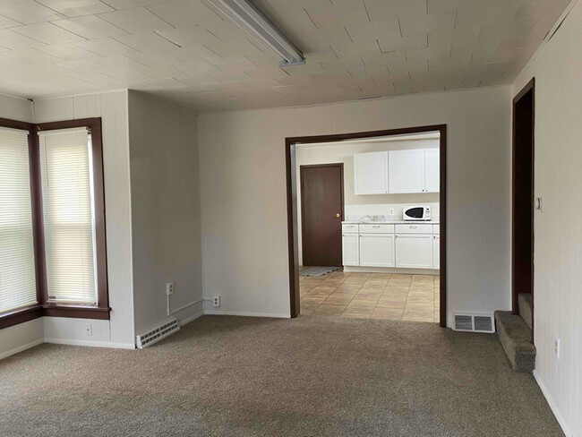 Building Photo - 103 N Pearl St
