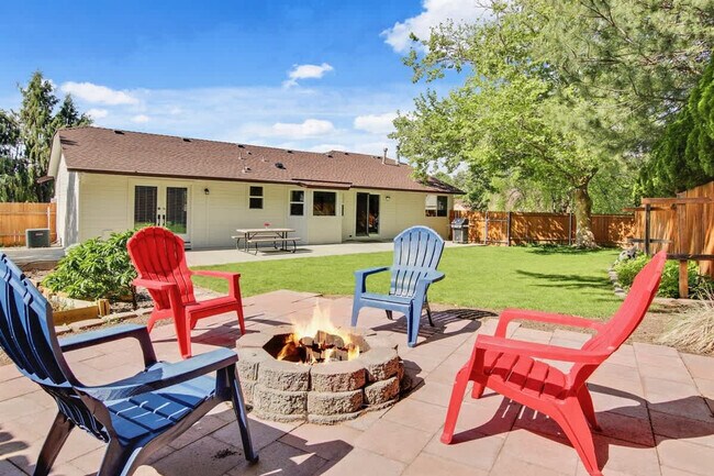 Building Photo - 2910 E Dagger Falls Dr