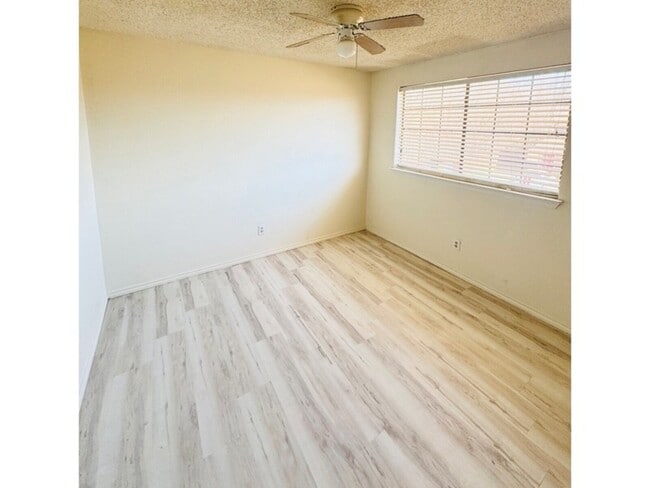 Building Photo - 1324 Bluffview Dr