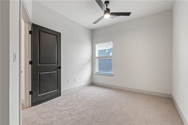 Building Photo - 1121 Whistler St