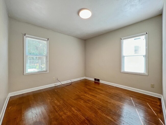 Building Photo - 2326 Storm St