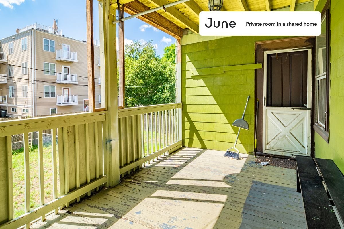 Building Photo - Room in Shared 2 bed/1 bath home