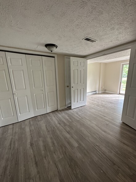 Fully finished basement - 117 Oak Moore Ct