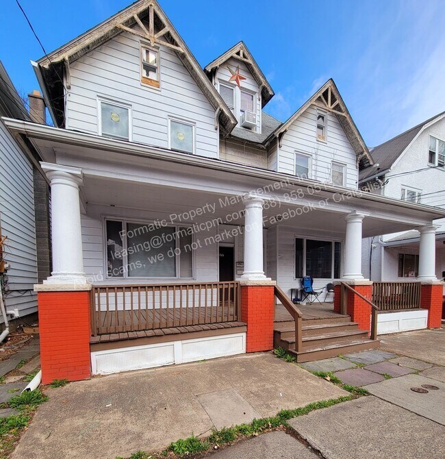 Building Photo - 377 S River St