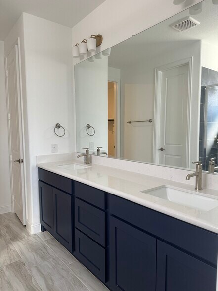 Building Photo - 701 Harmony Trl