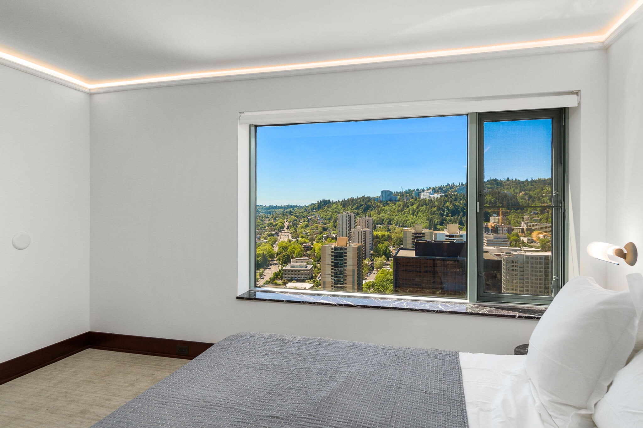 Building Photo - 1414 SW 3rd Ave