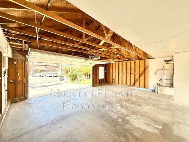 Building Photo - 15854 Pampas Ct