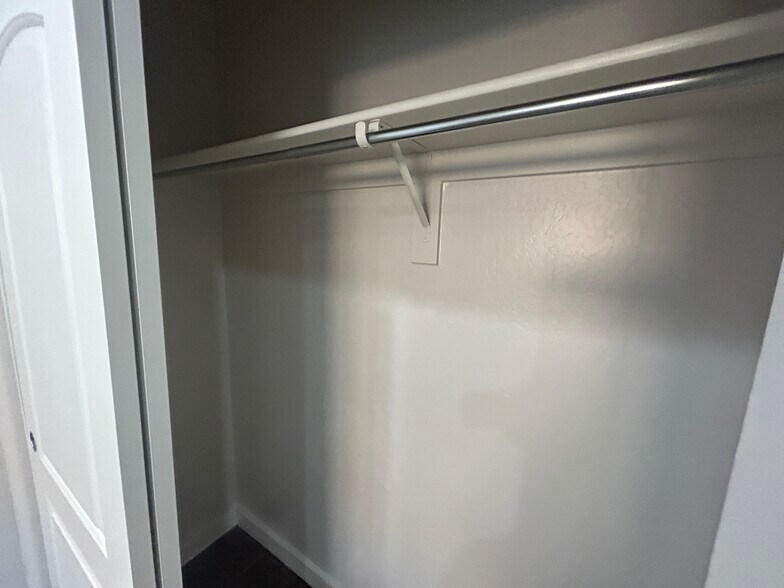 Building Photo - 10765 W Avenida del Rey