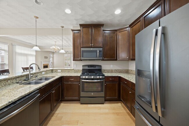 Building Photo - 5543 Botanical Dr
