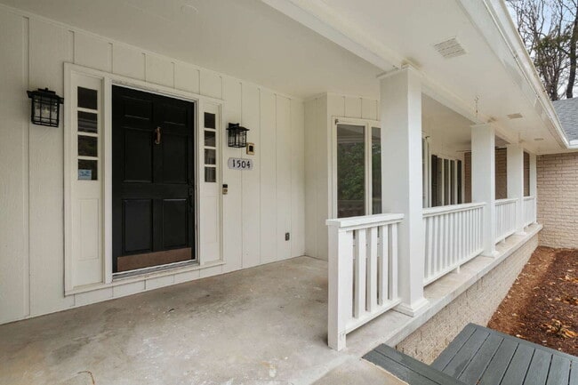 Building Photo - Spacious 3-Bedroom Ranch Gem on Homestead Road: 2,746 Sq. Ft. of Comfort and Style in Chapel Hill!