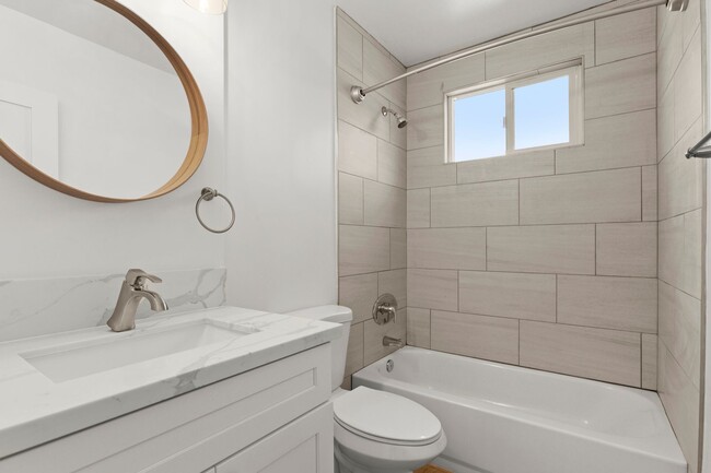 Interior Photo - Esmeralda