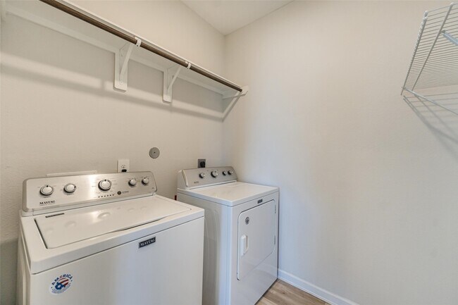 Building Photo - 2123 Rosewood Pnes Ln