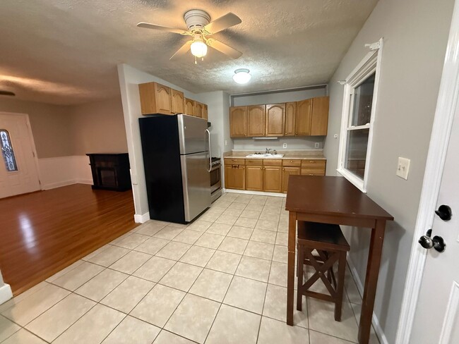 Building Photo - Cozy Calvert City Home