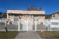 Building Photo - 2025 7th St S