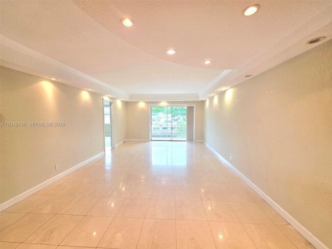 Building Photo - 1400 NE 57th Ct