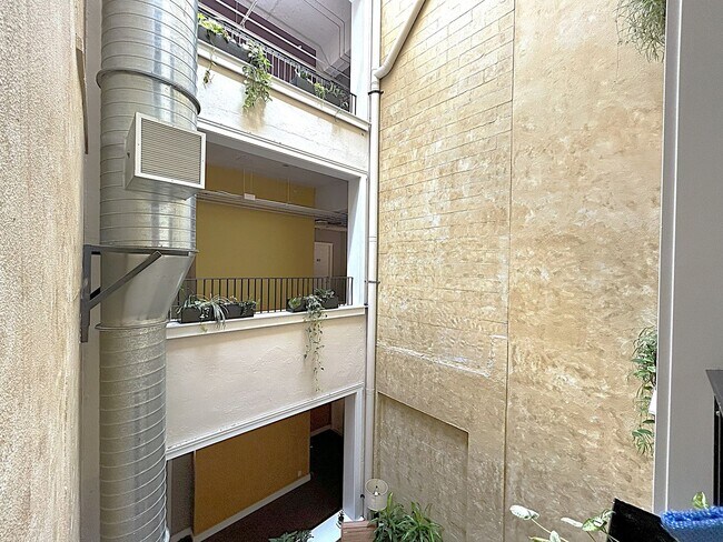 Building Photo - Your Landmark Lifestyle Starts Here: 1BR w...