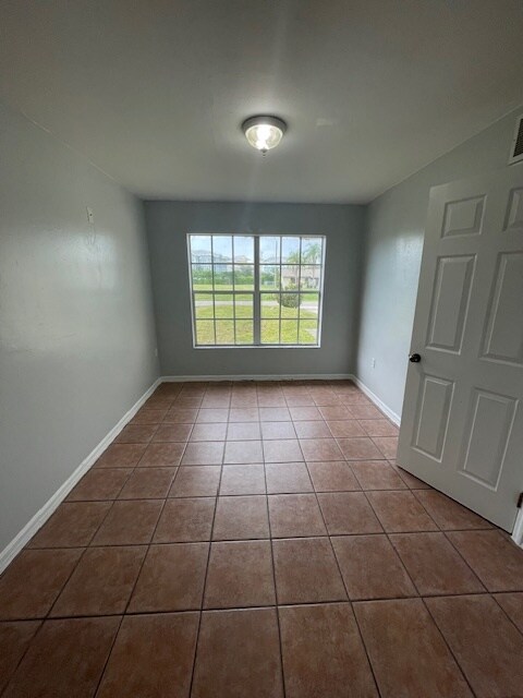 Building Photo - 1417 SE 1st St