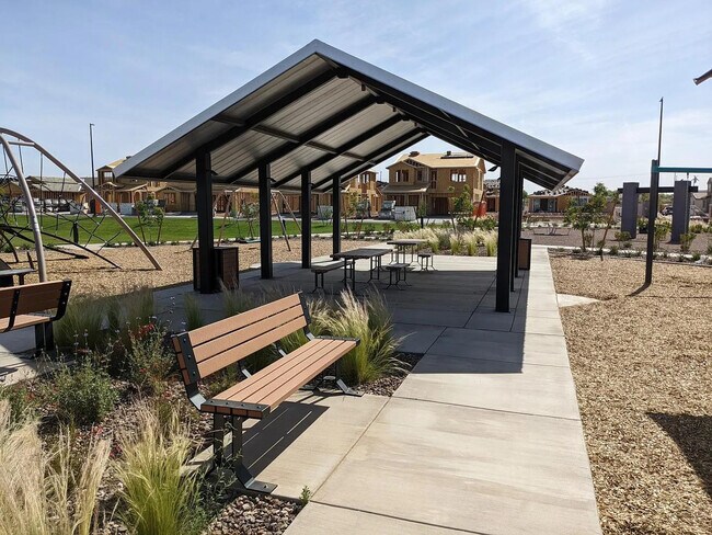 Building Photo - 2250 E Kelly Dr