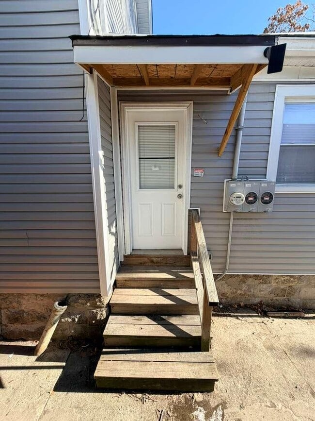 Building Photo - 651 W Bruce St