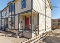 Building Photo - Charming 3 Bedroom Townhome in Highlands Neighborhood