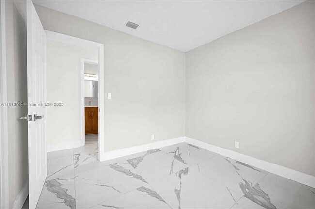 Building Photo - 100 SW 7th St
