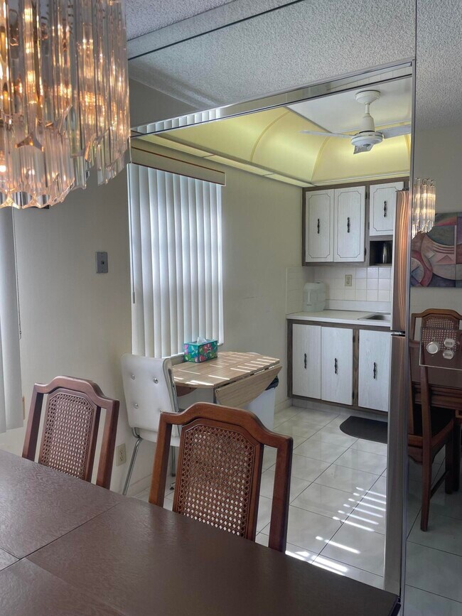 Building Photo - 705 Normandy Ln