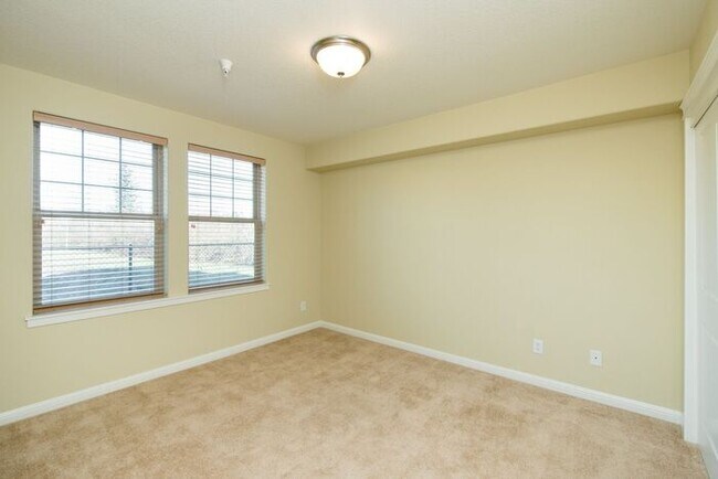 Building Photo - Spring's Here - So Is Your New Home! • 3BD Townhome • Gresham