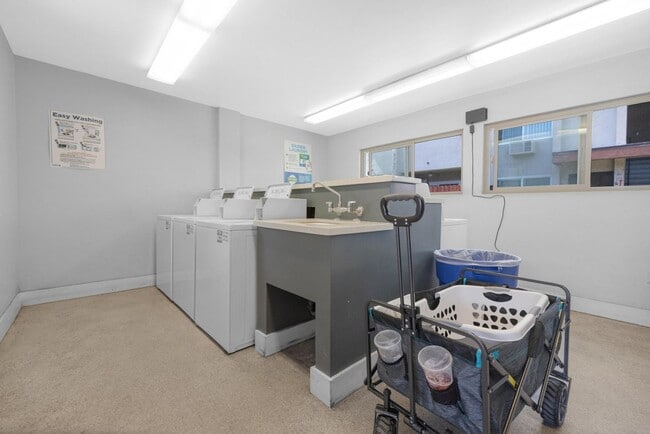 Building Photo - Modern 1BD Retreat with Dishwasher, Pool & Spa