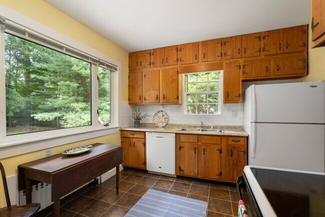 Building Photo - 81 Avalon Rd