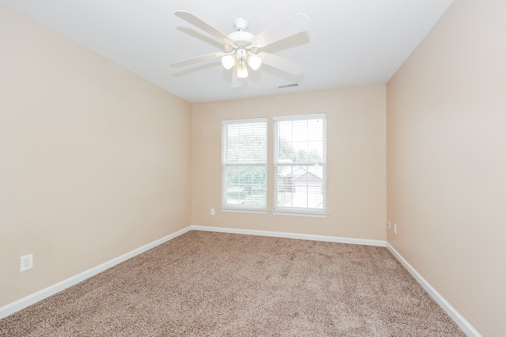 Building Photo - 2641 Churchill Dr