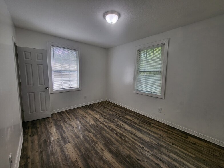 Building Photo - 3730 Lehigh St