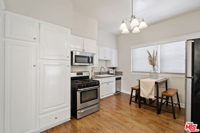 Building Photo - 1408 S Burlington Ave