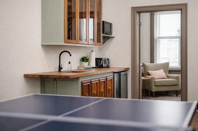 Building Photo - 101 Algoma Blvd