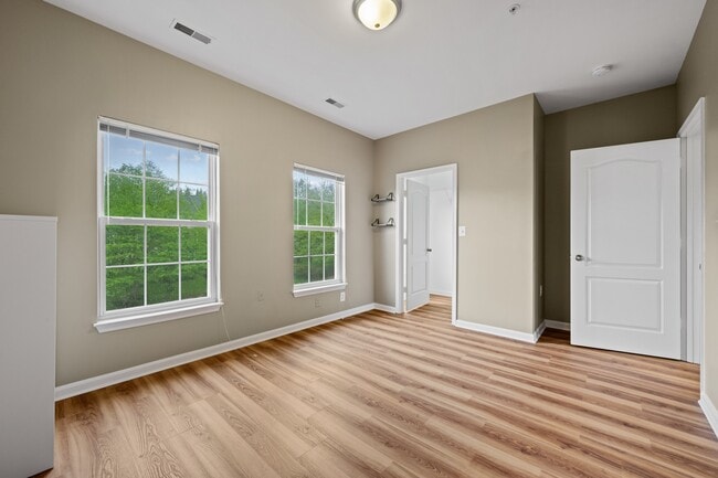 Building Photo - 556 Rhapsody Ct