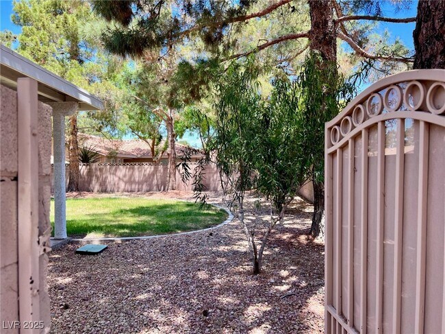 Building Photo - 1740 Camara Dr
