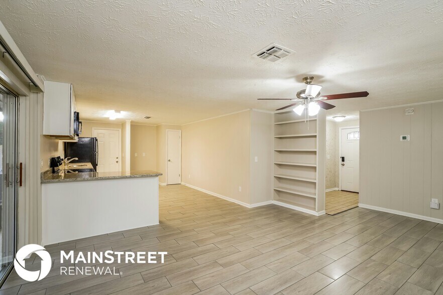 Building Photo - 960 Dostie Cir