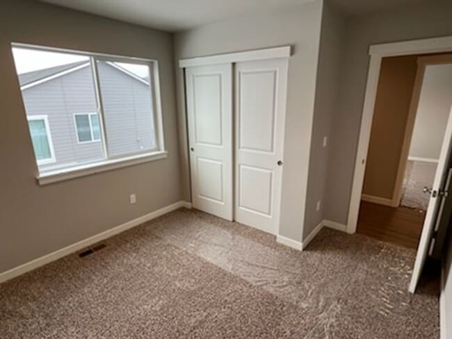 Building Photo - 1098 S New Oak Ln