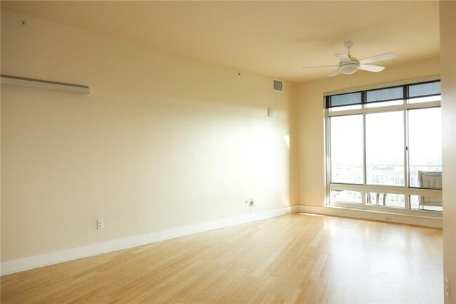 Building Photo - 603 Davis St