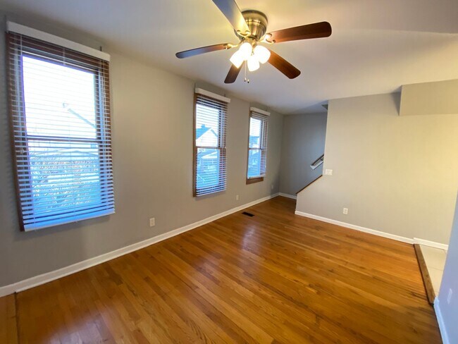 Building Photo - 2409 Glenmawr Ave