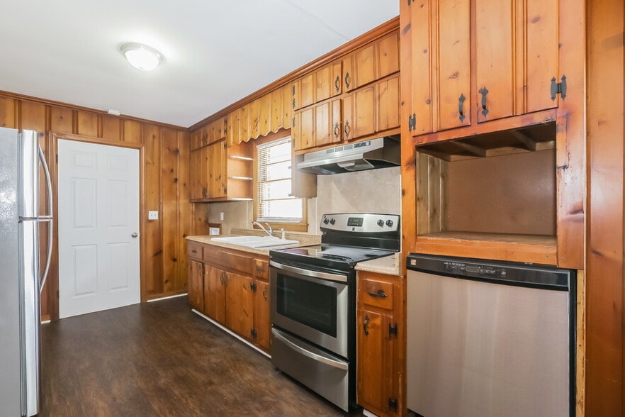 Building Photo - 2147 Camp Cir SW