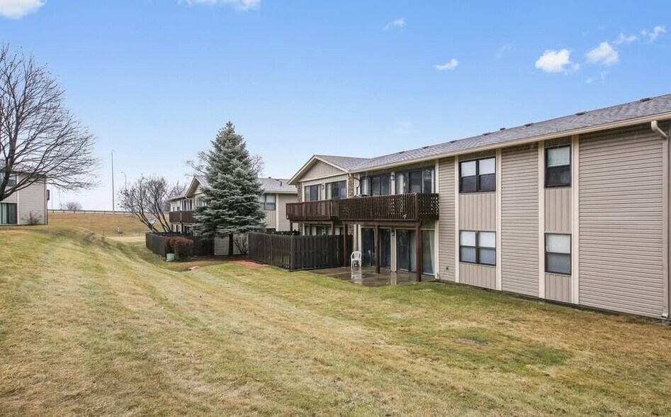 Building Photo - 1335 Gifford Ct