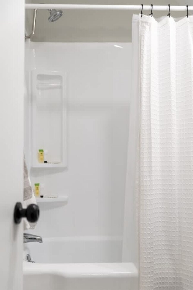 Building Photo - 3175 Rocky River Dr