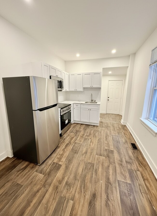 Building Photo - 2072 Pickwick St