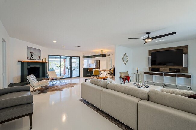 Building Photo - 10610 N 35th St