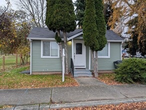 Building Photo - 107 E Section St