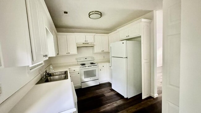 Building Photo - 125 Evvalane Dr