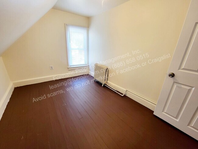 Building Photo - 377 S River St